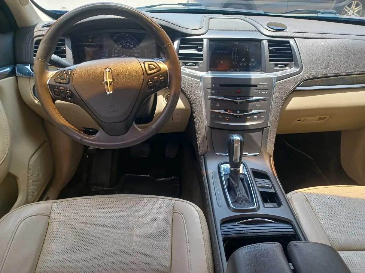 Car image 14