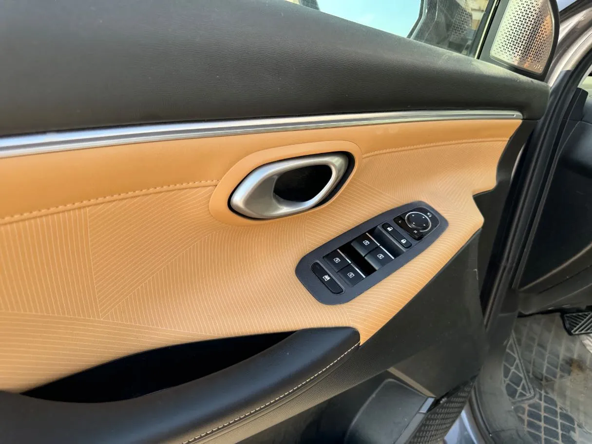 Car image 23