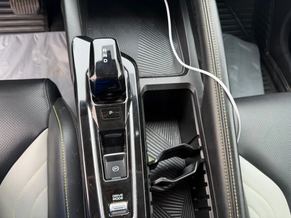 Car image 15