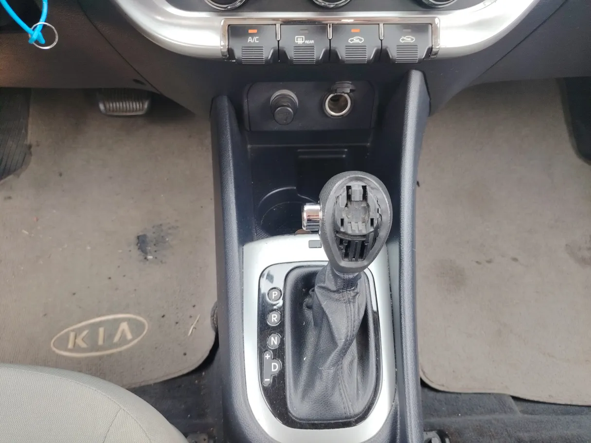 Car image 17