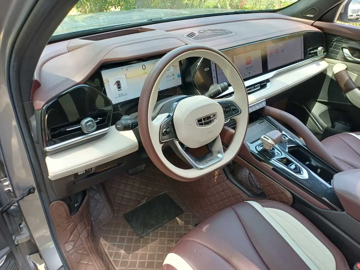 Car image 11