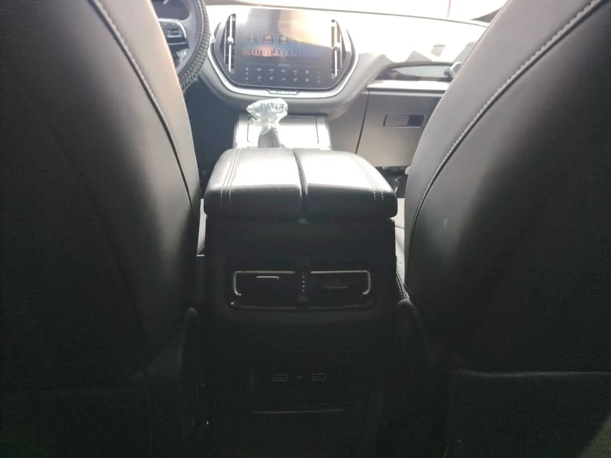 Car image 27