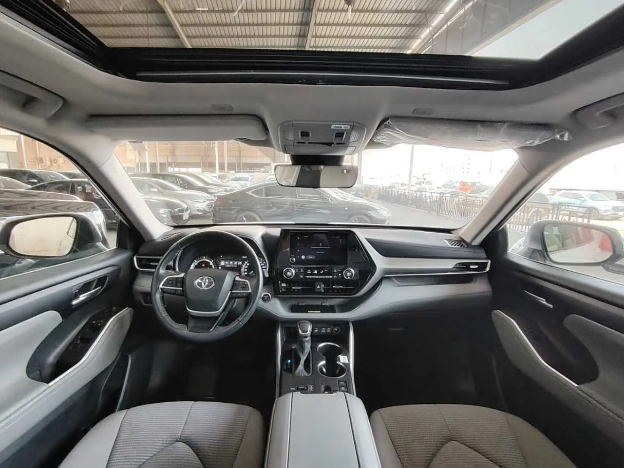 Car image 20