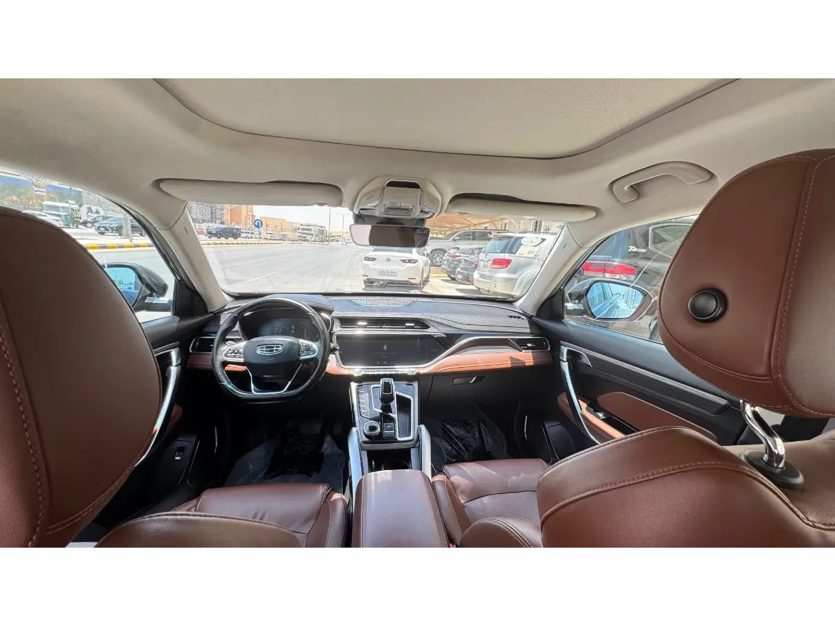 Car image 14
