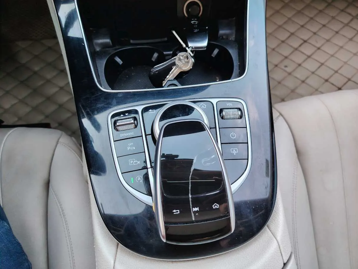 Car image 17