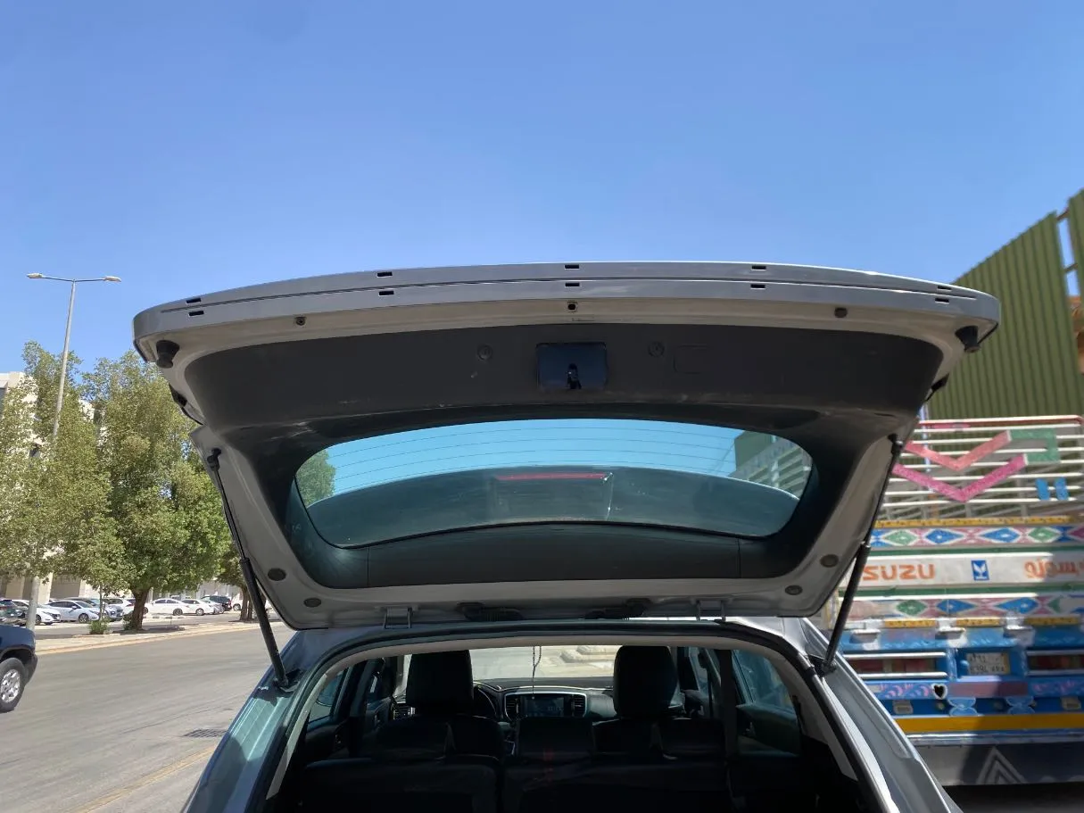Car image 20