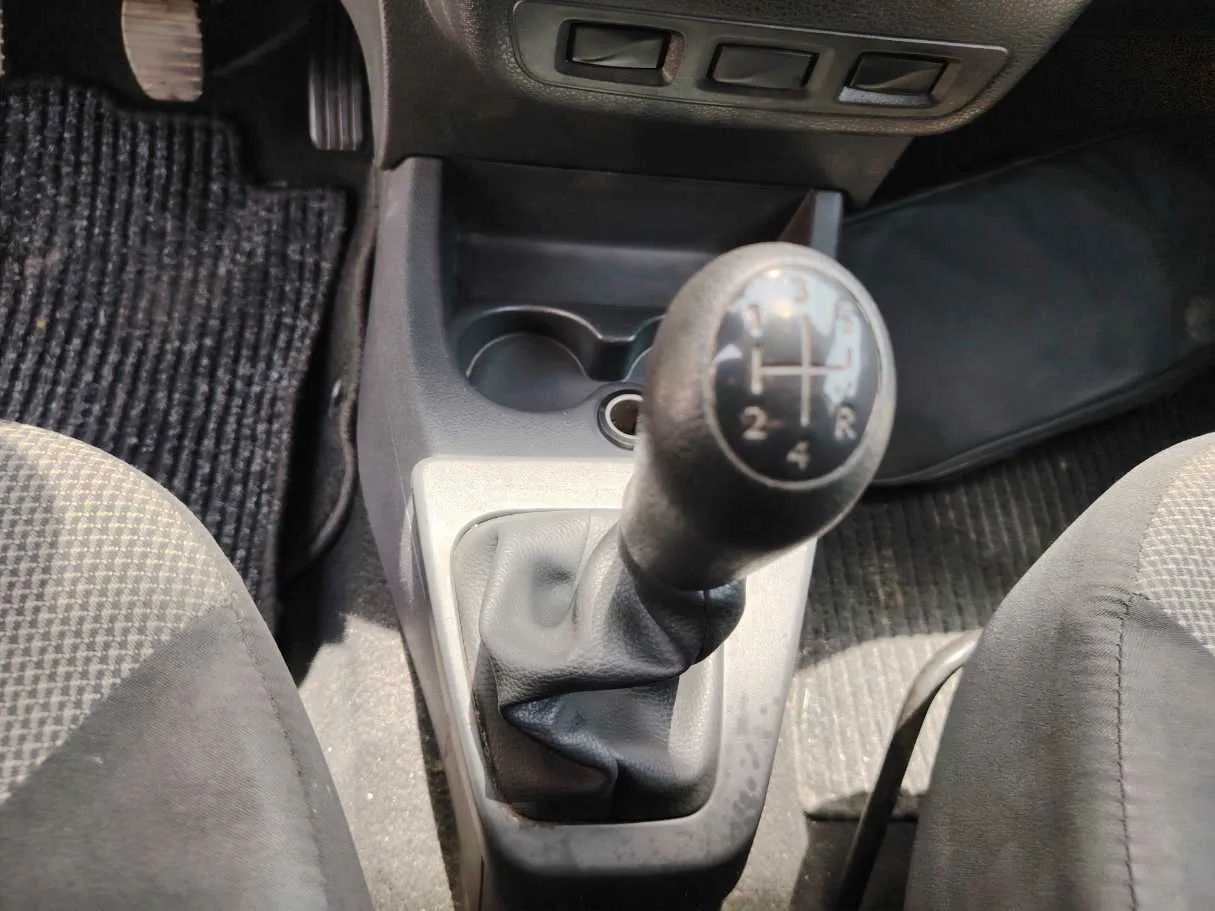 Car image 16