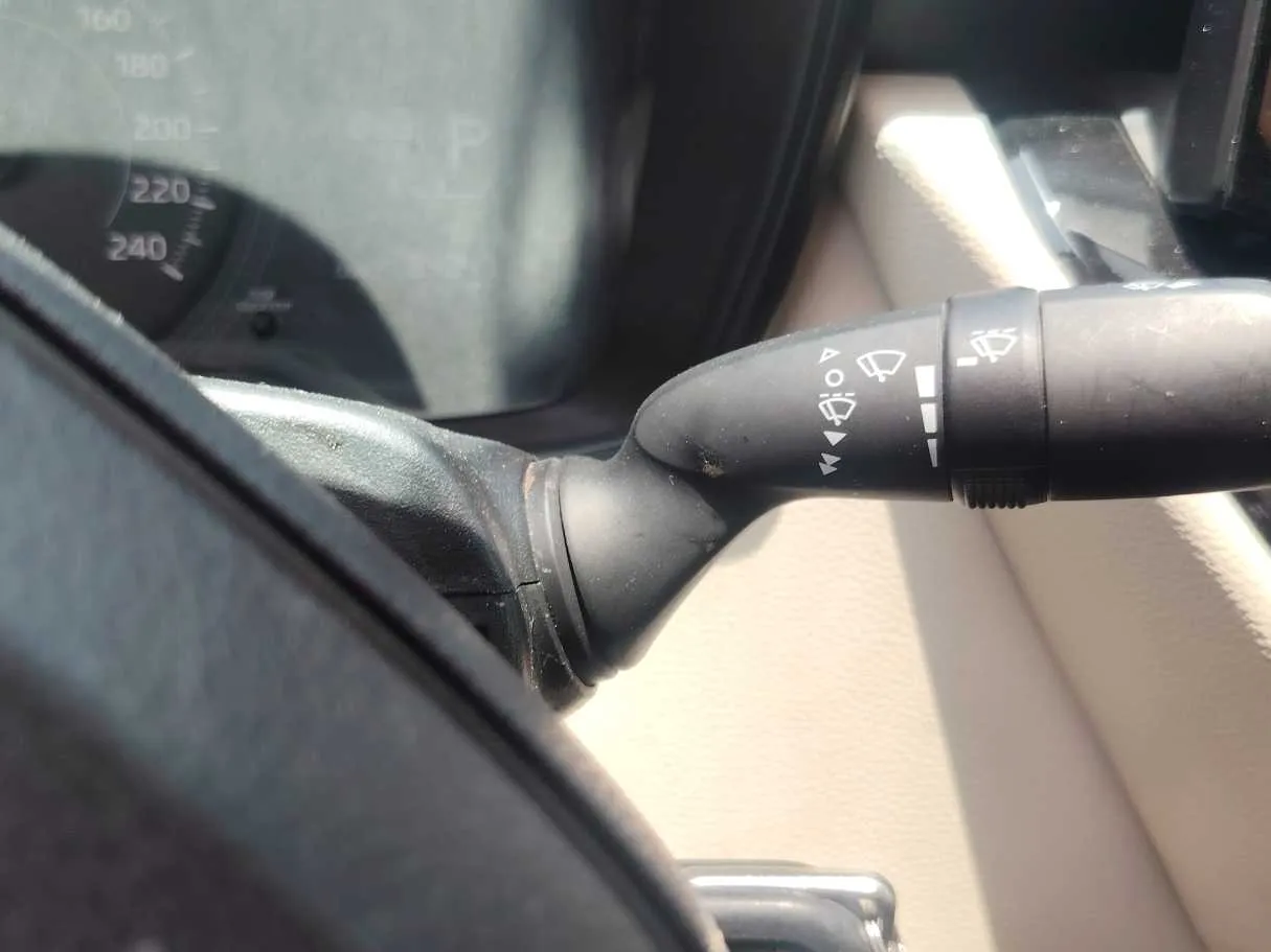 Car image 28