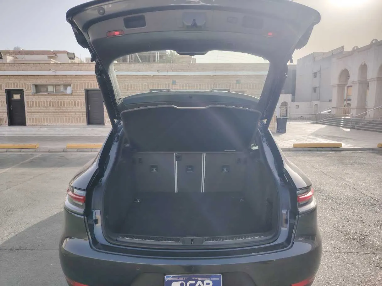 Car image 24