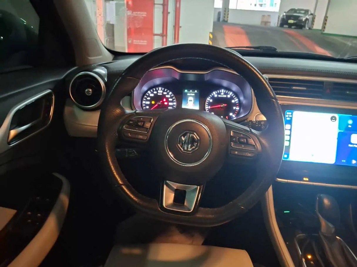 Car image 14