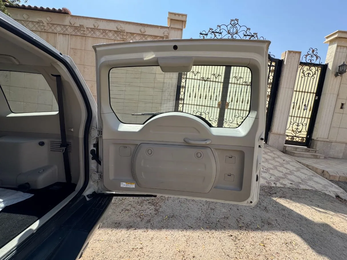 Car image 23