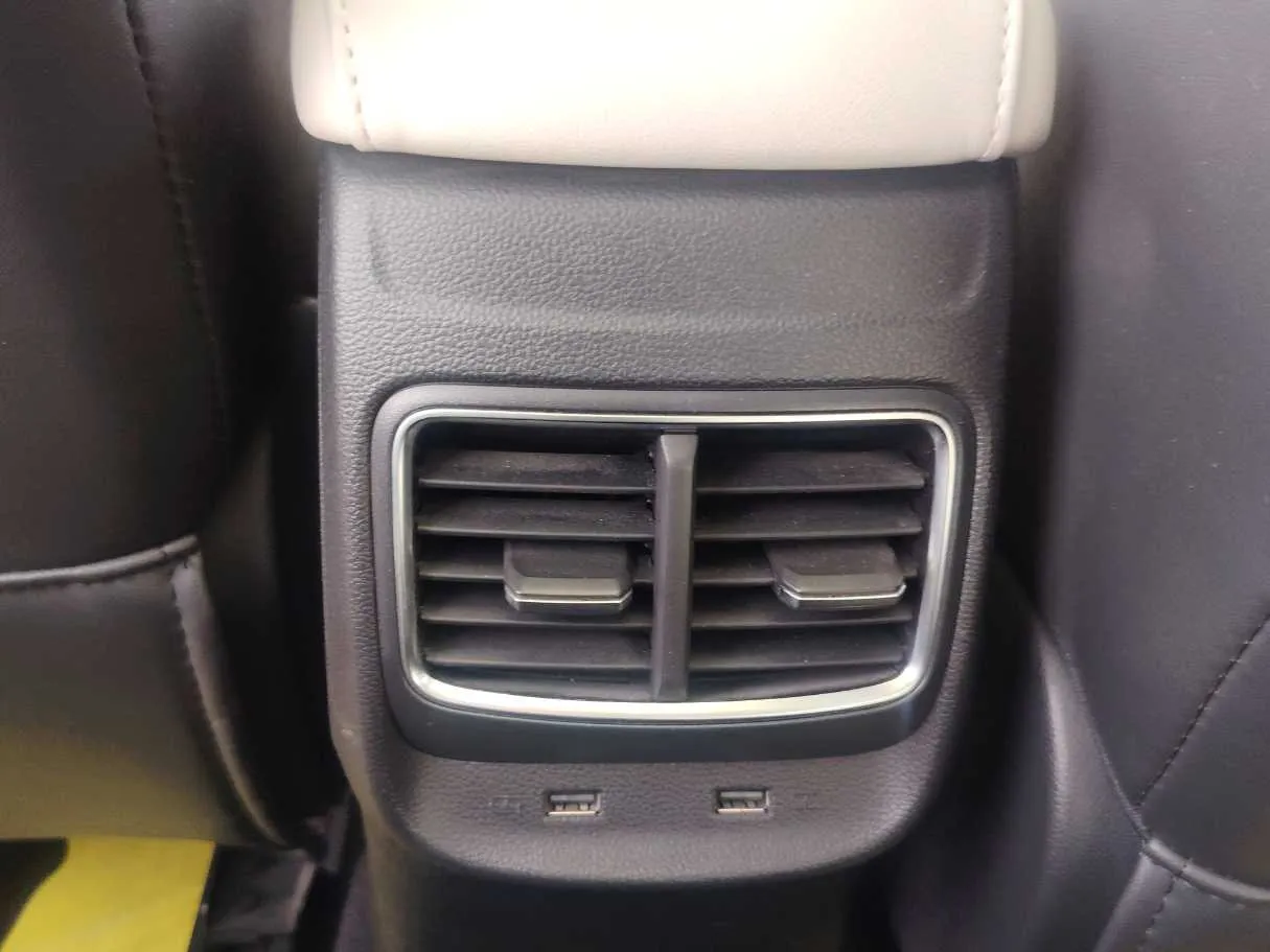 Car image 25
