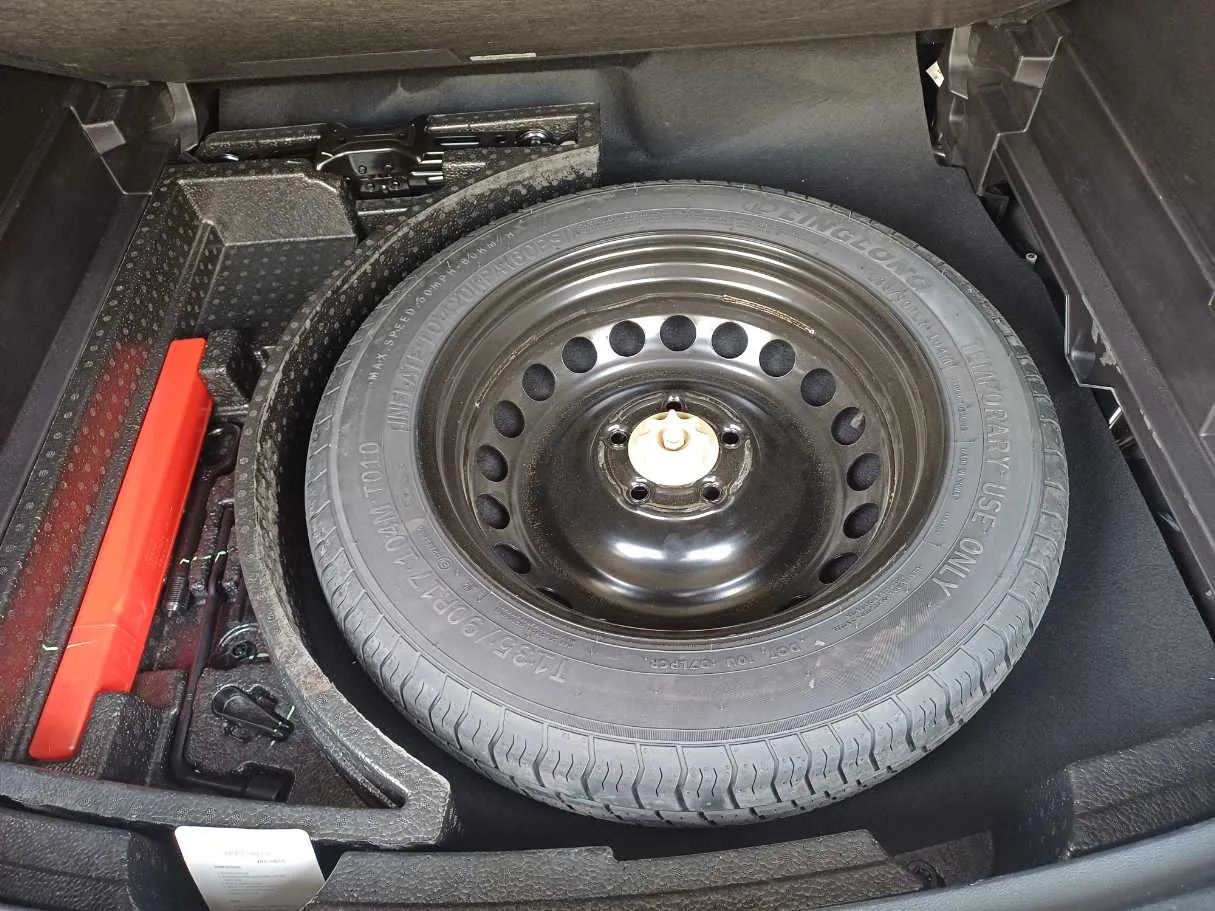 Car image 18