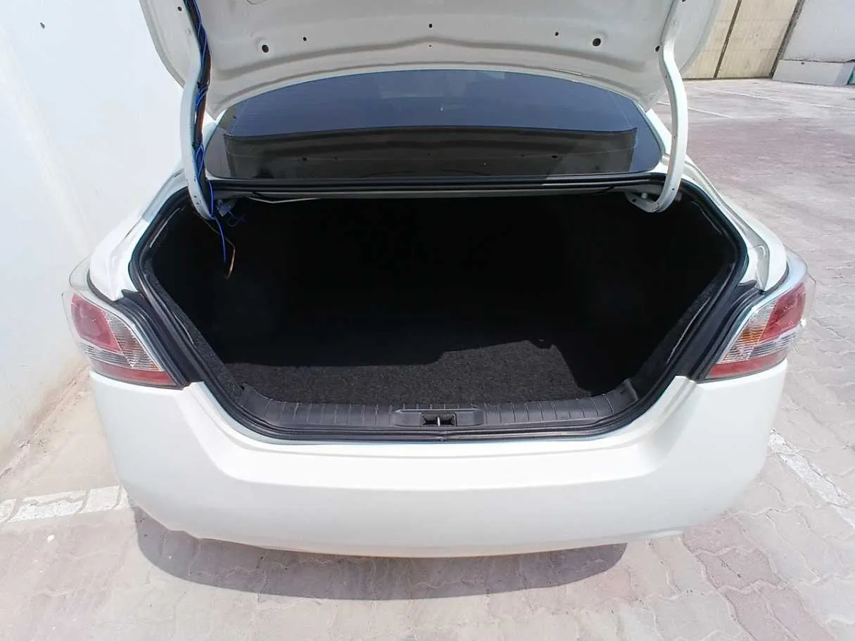 Car image 19