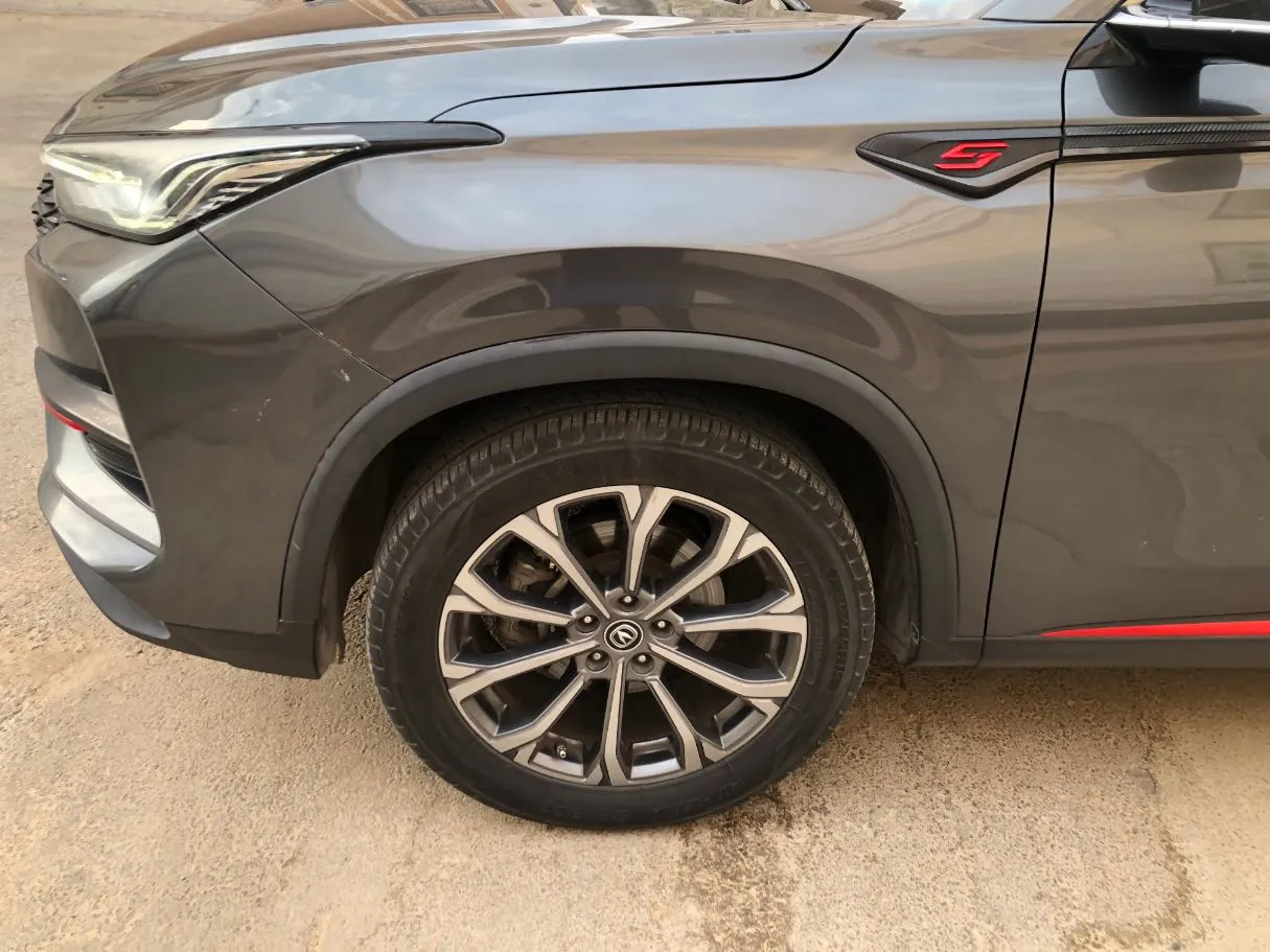 Car image 9