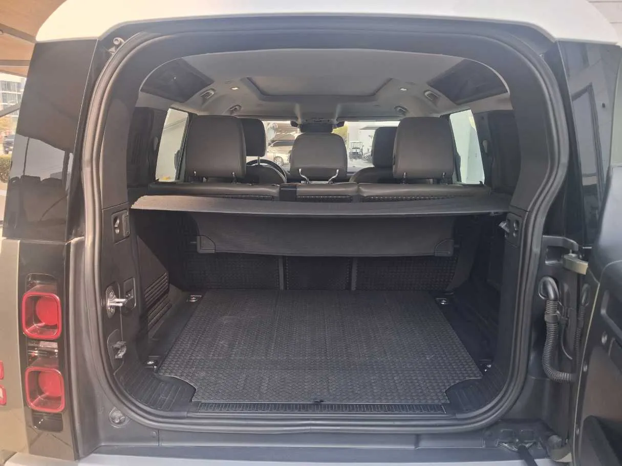 Car image 19