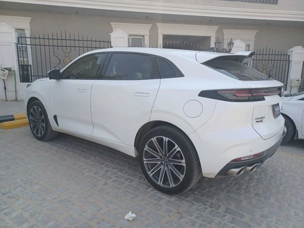 Car image 7