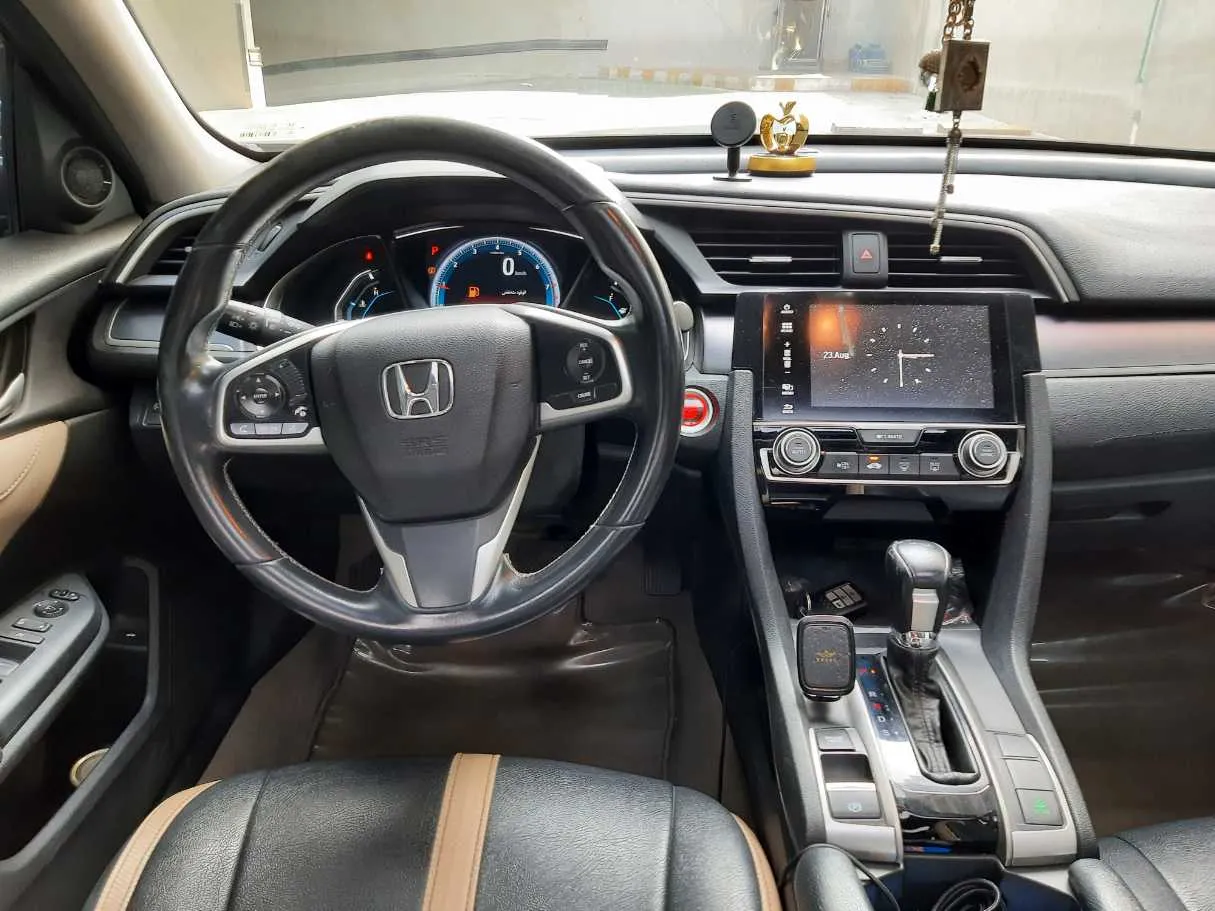 Car image 16