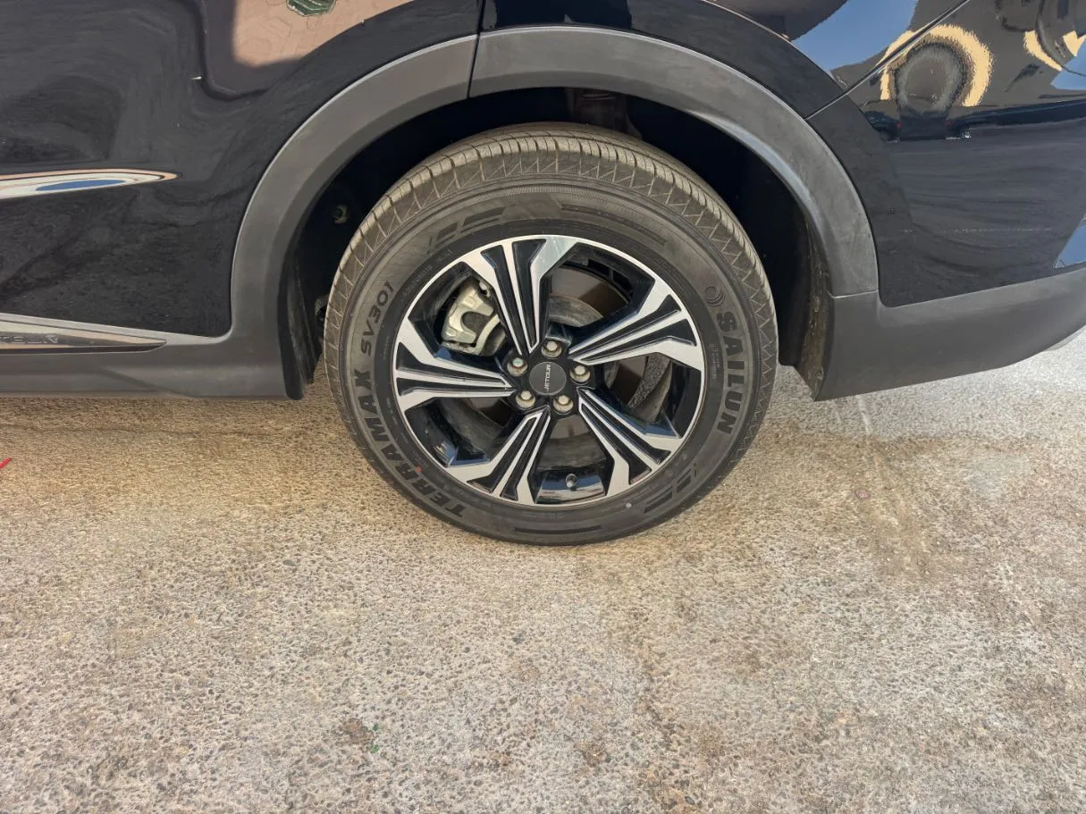 Car image 9