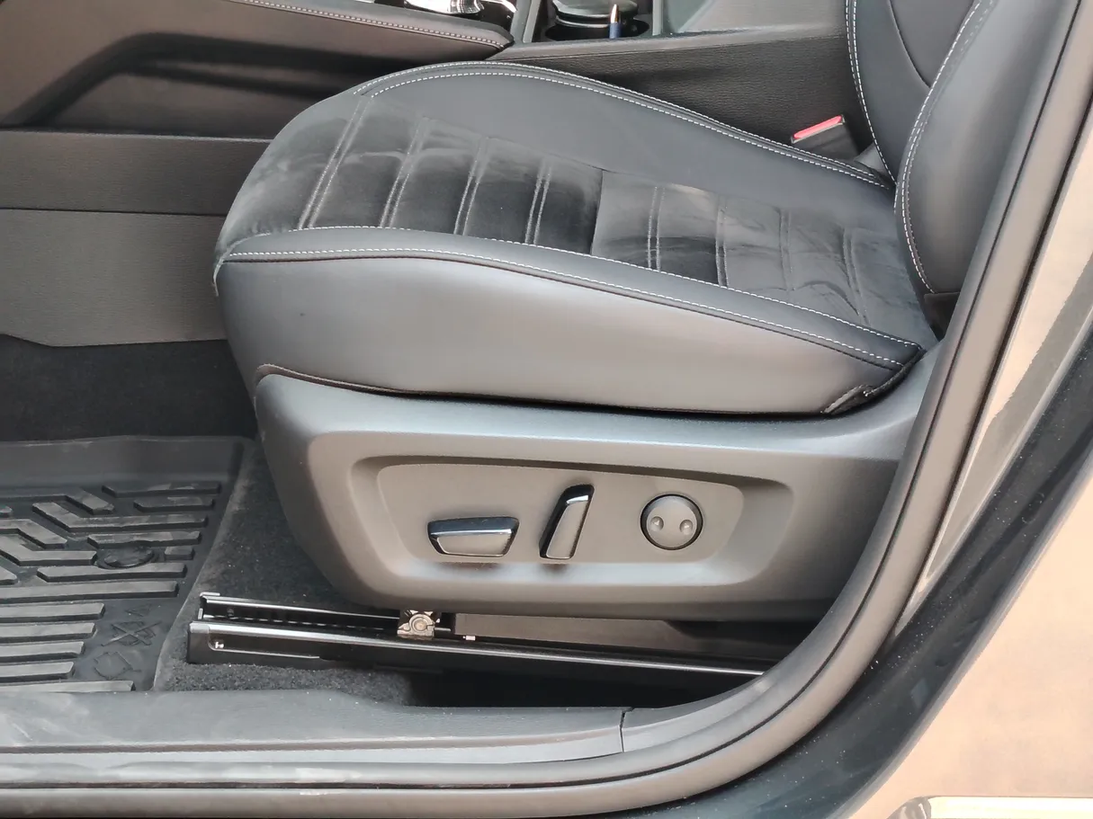 Car image 36