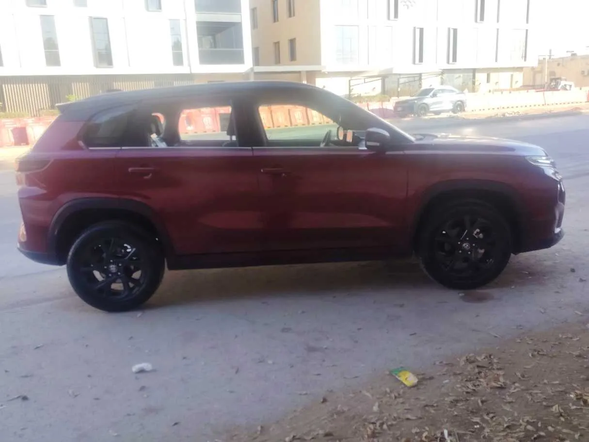 Car image 4