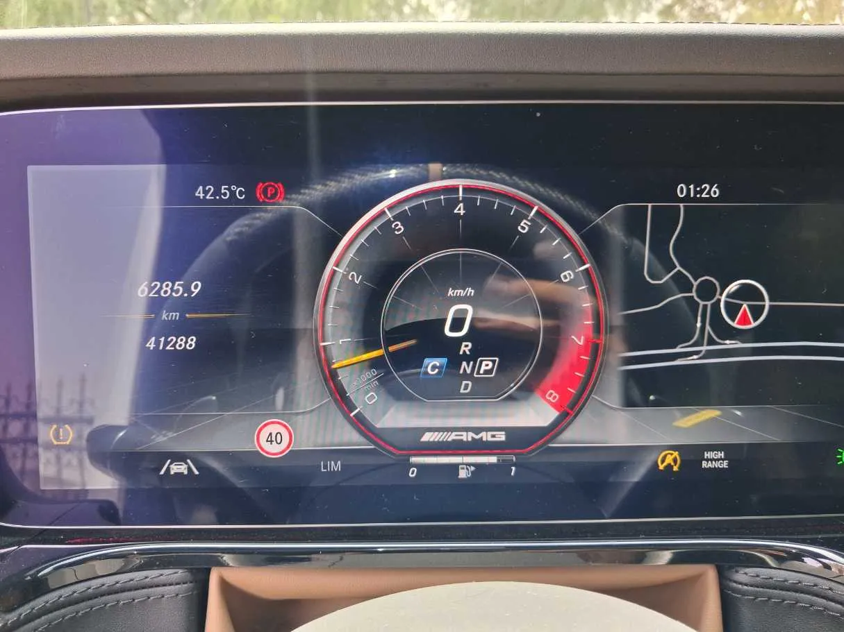 Car image 18