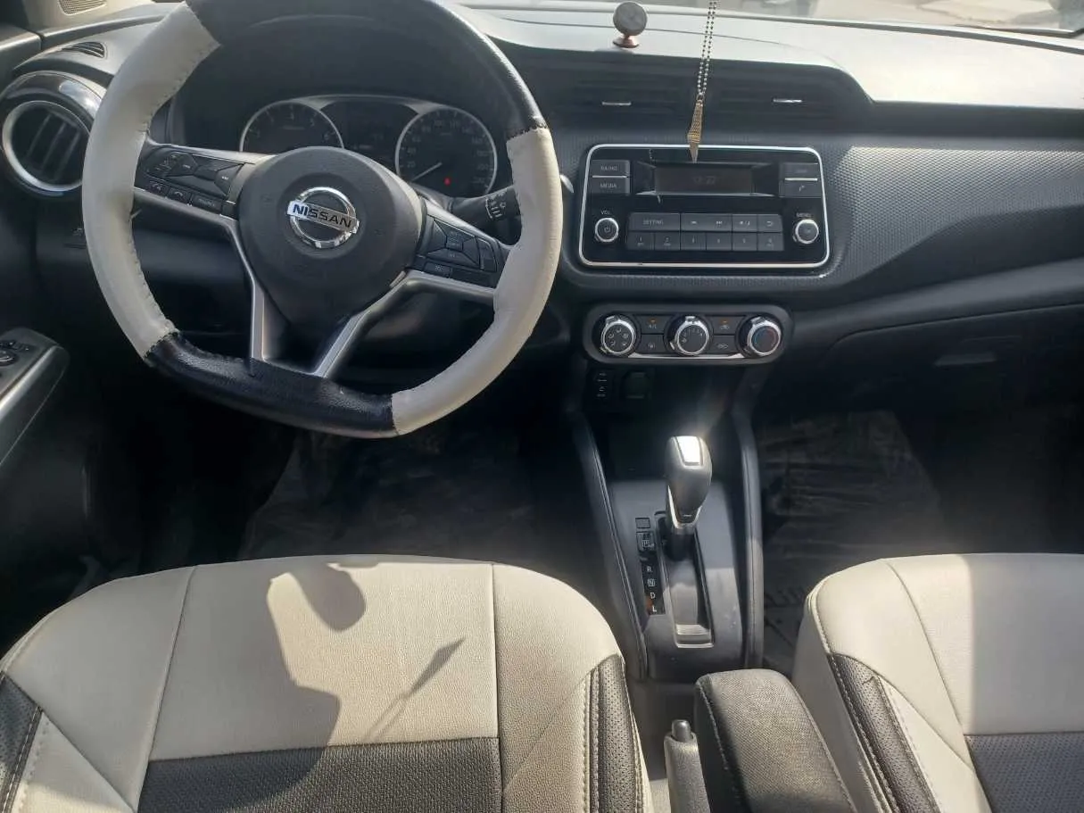 Car image 16