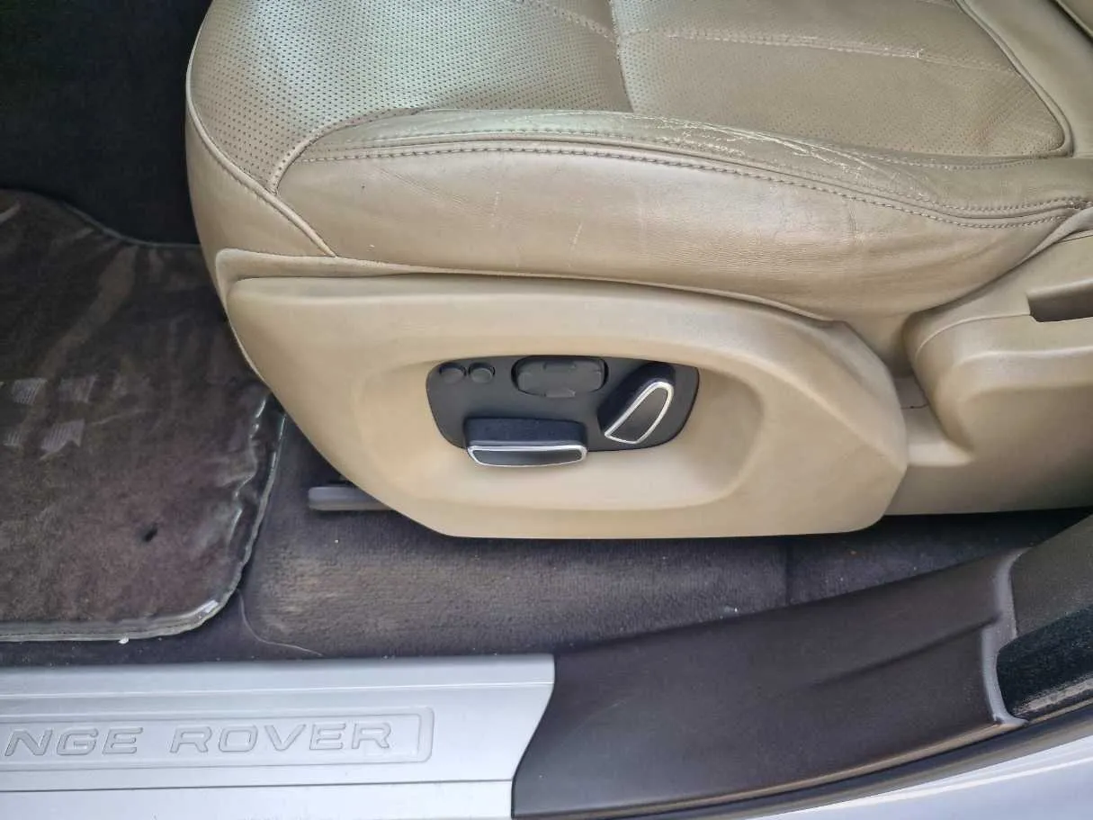 Car image 22