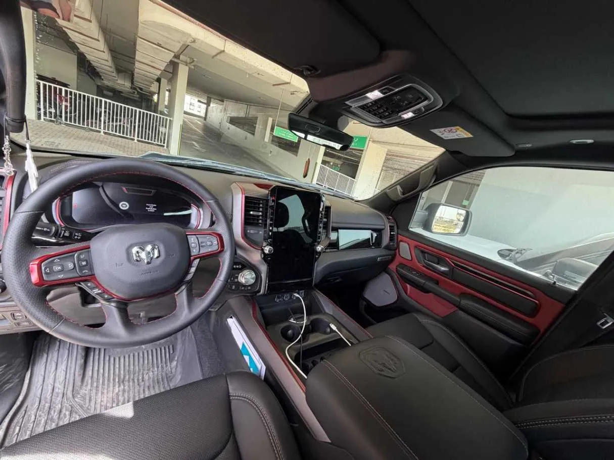 Car image 16