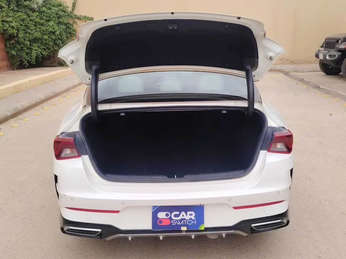 Car image 24