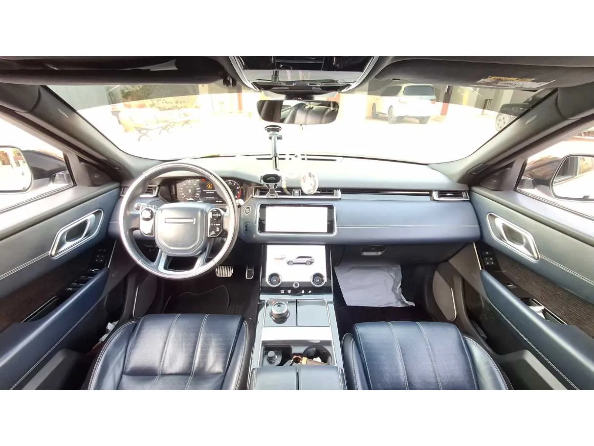 Car image 18