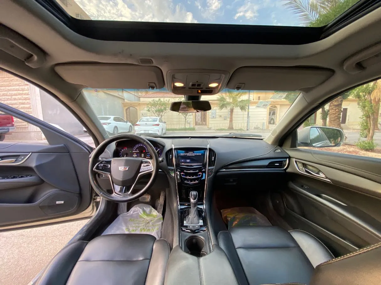 Car image 15