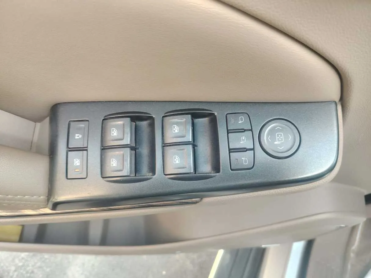 Car image 33