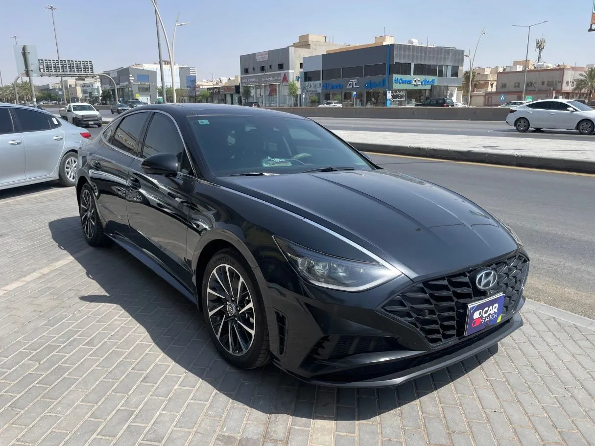 Car image 3