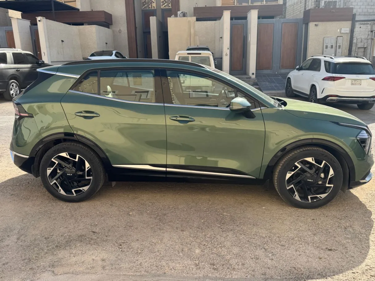 Car image 3