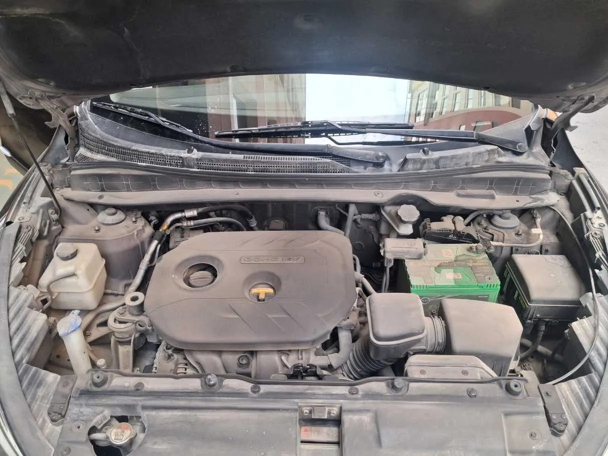 Car image 19