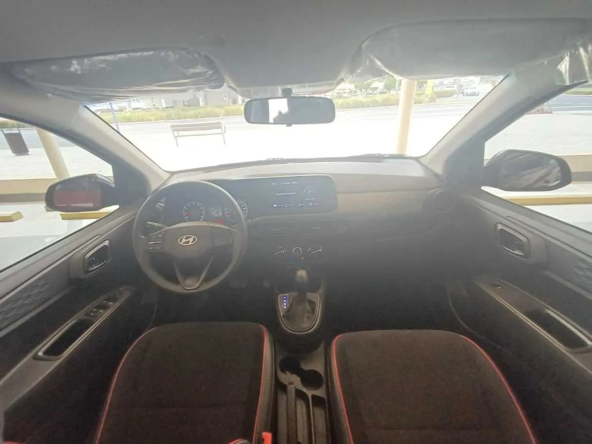 Car image 17