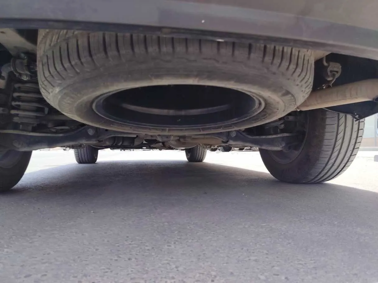 Car image 30