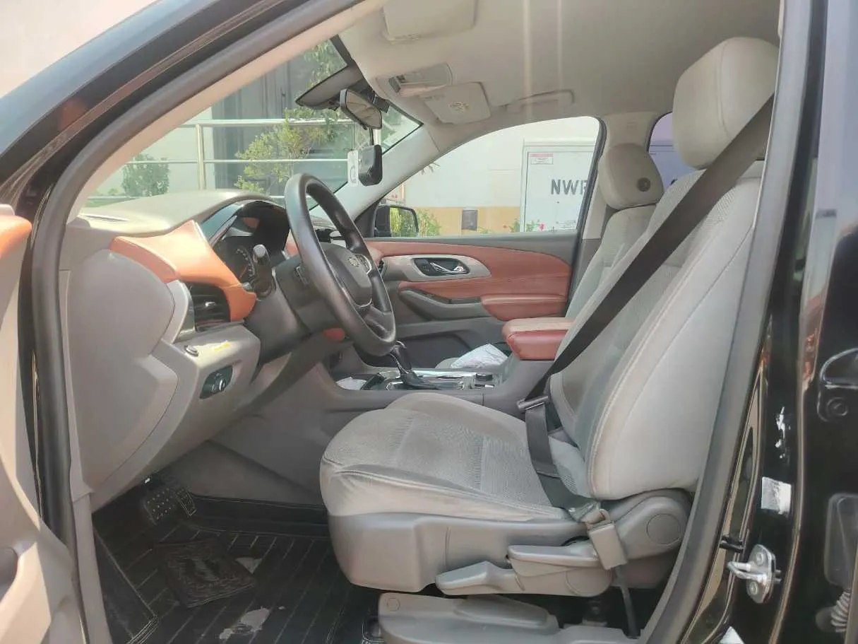 Car image 14