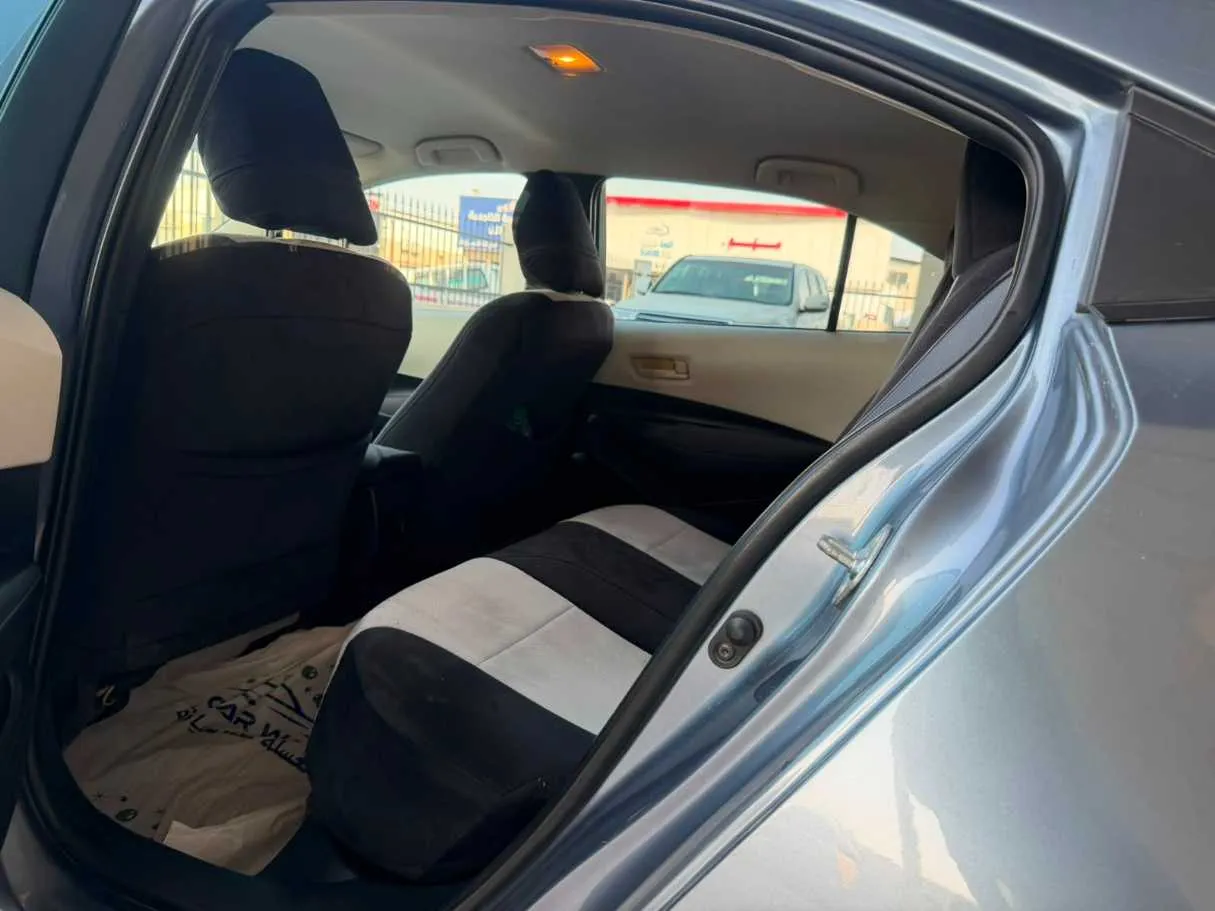 Car image 16