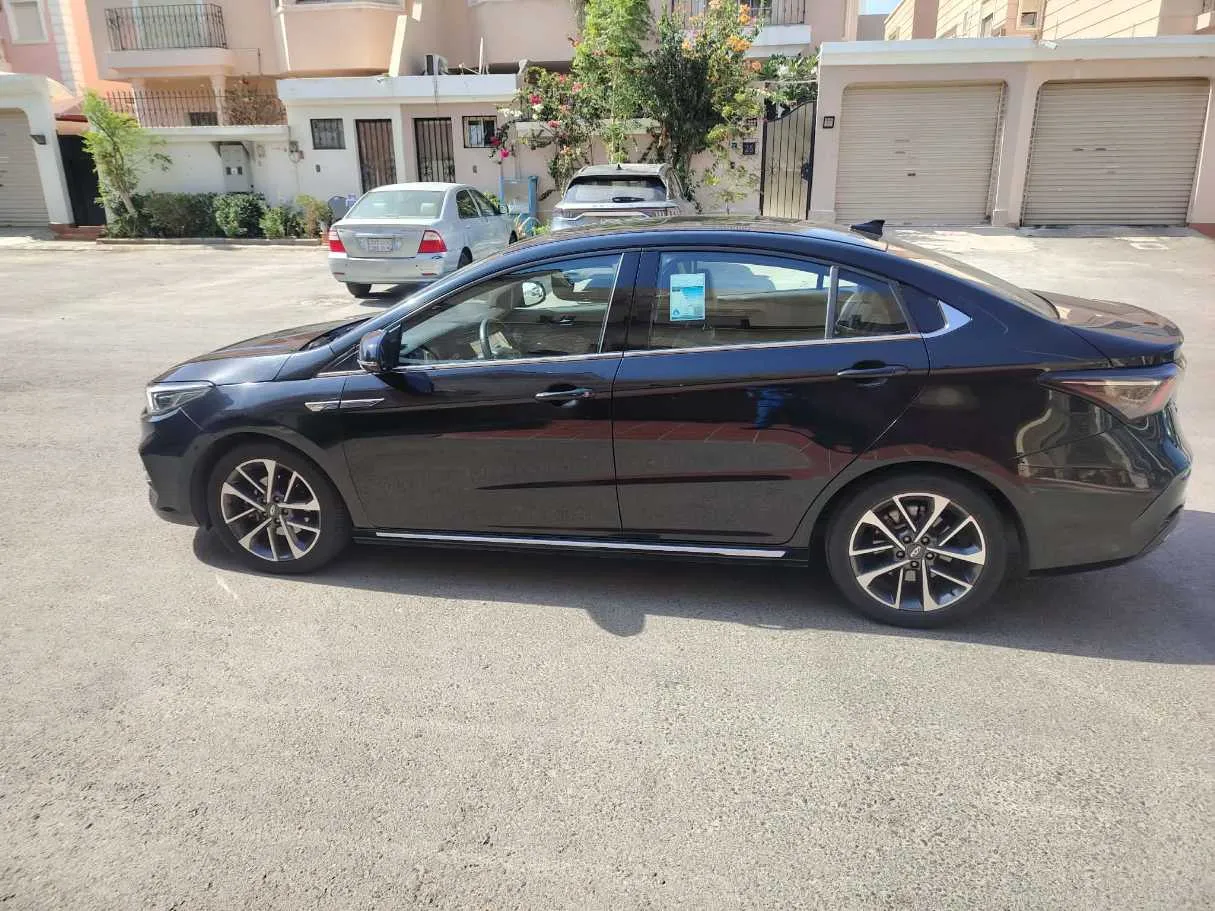 Car image 8