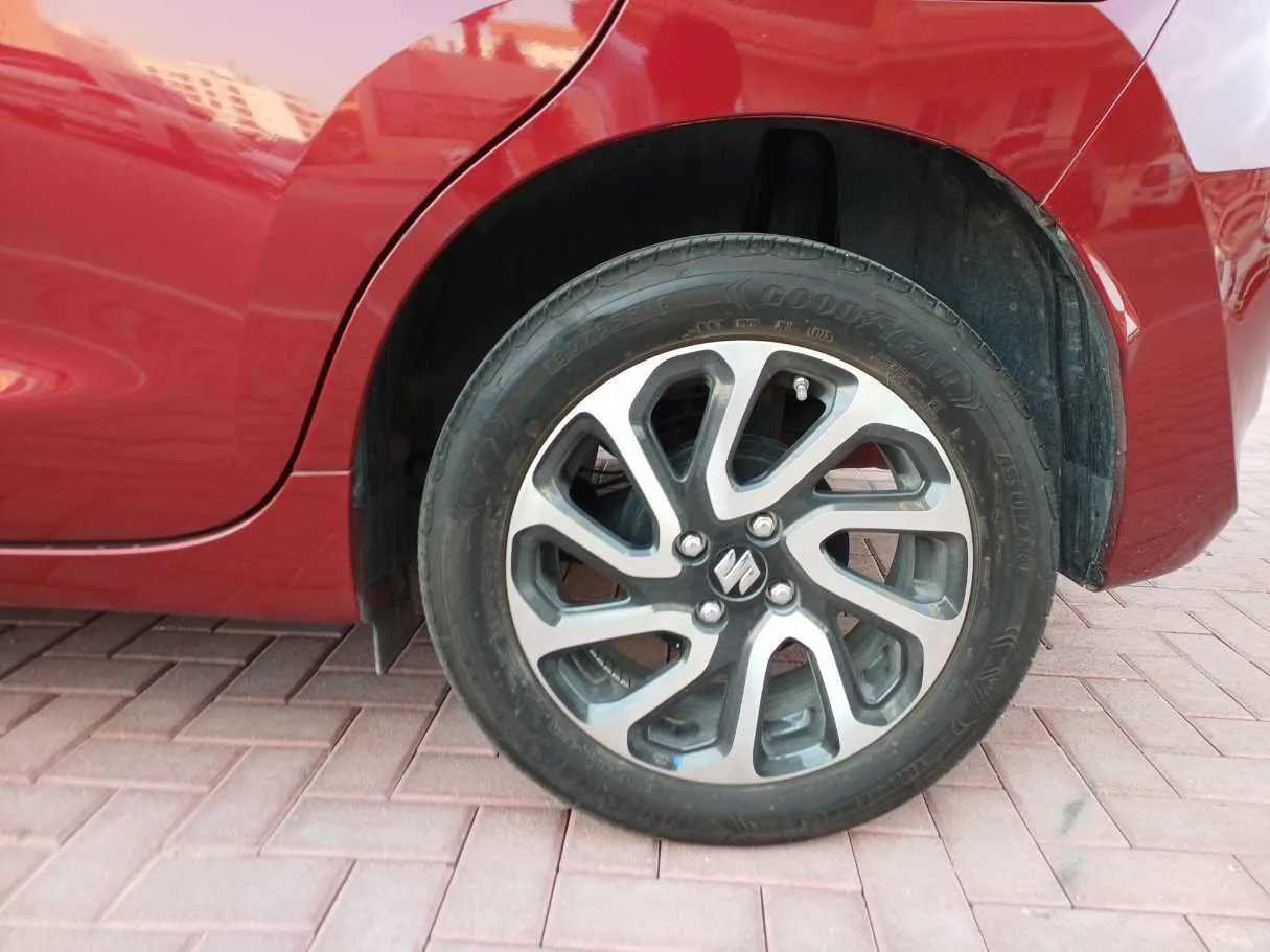 Car image 9