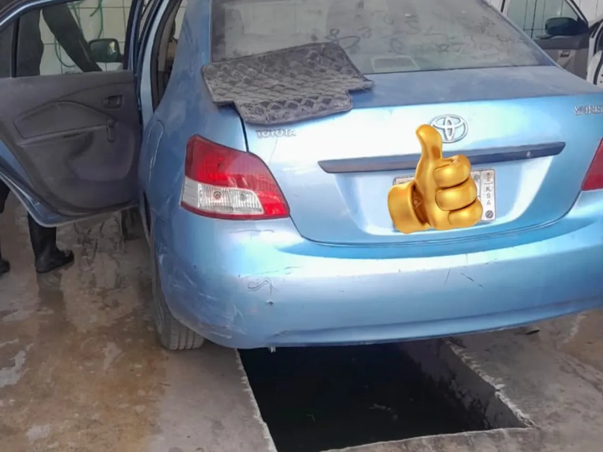 Car image 8