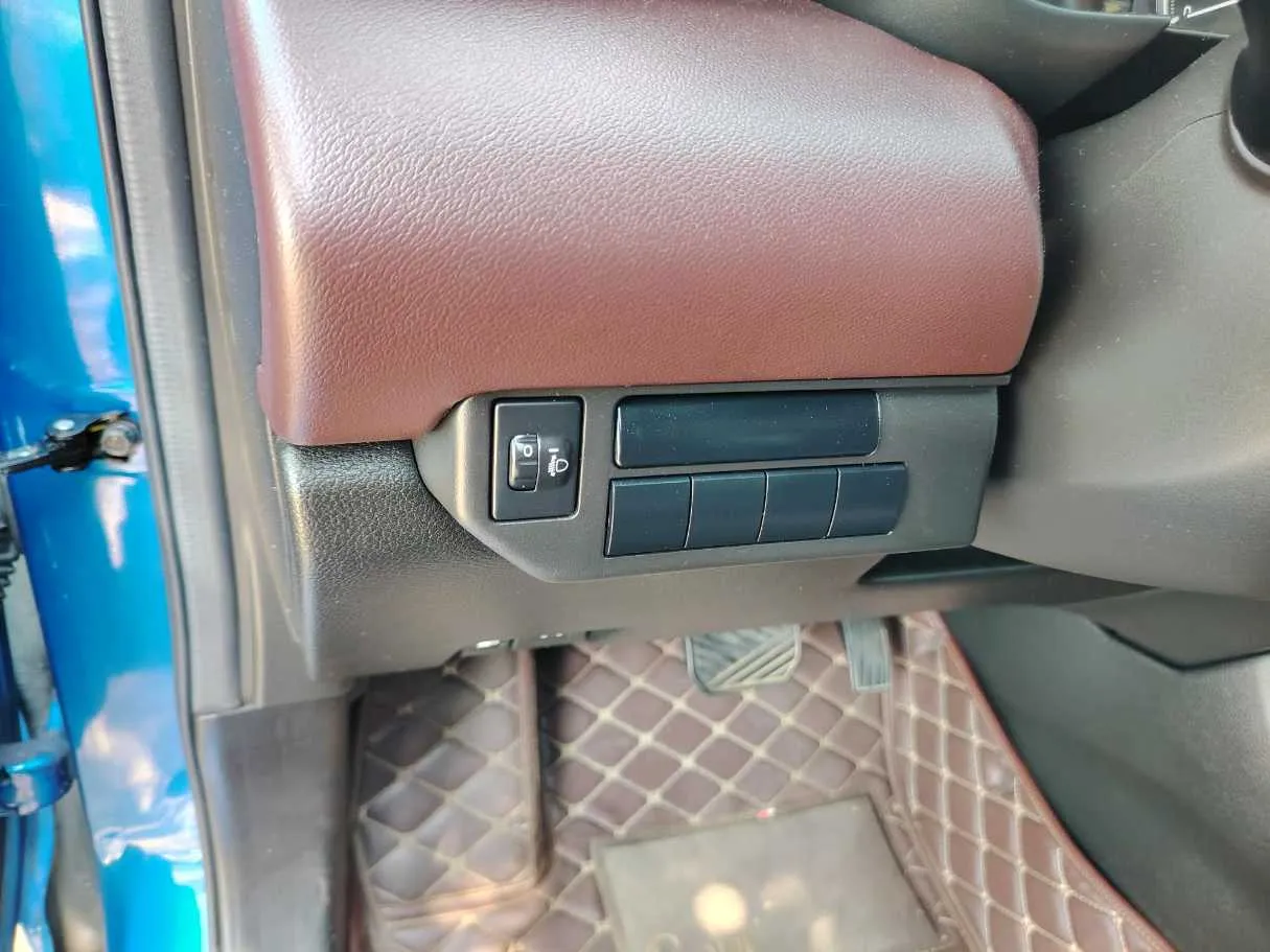 Car image 35