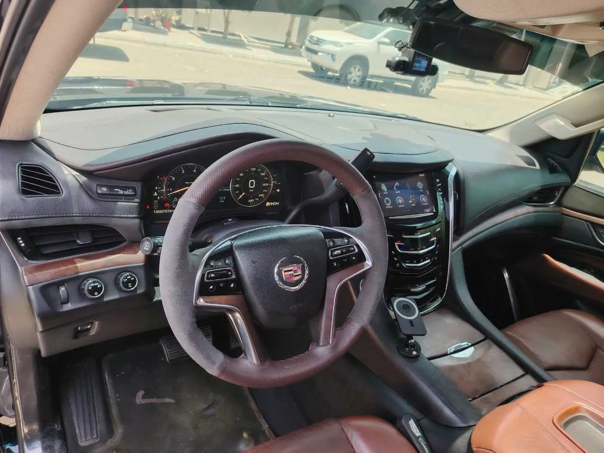 Car image 11
