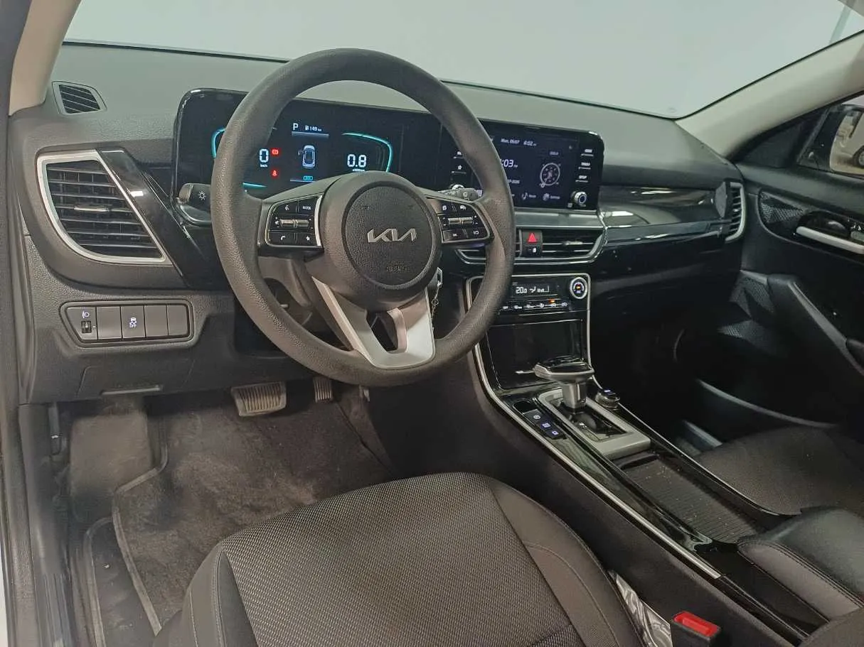 Car image 11