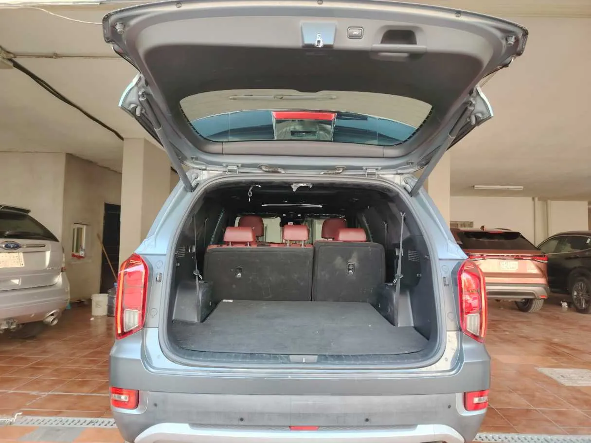 Car image 28