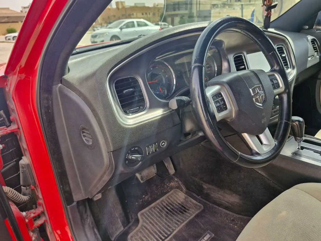 Car image 12