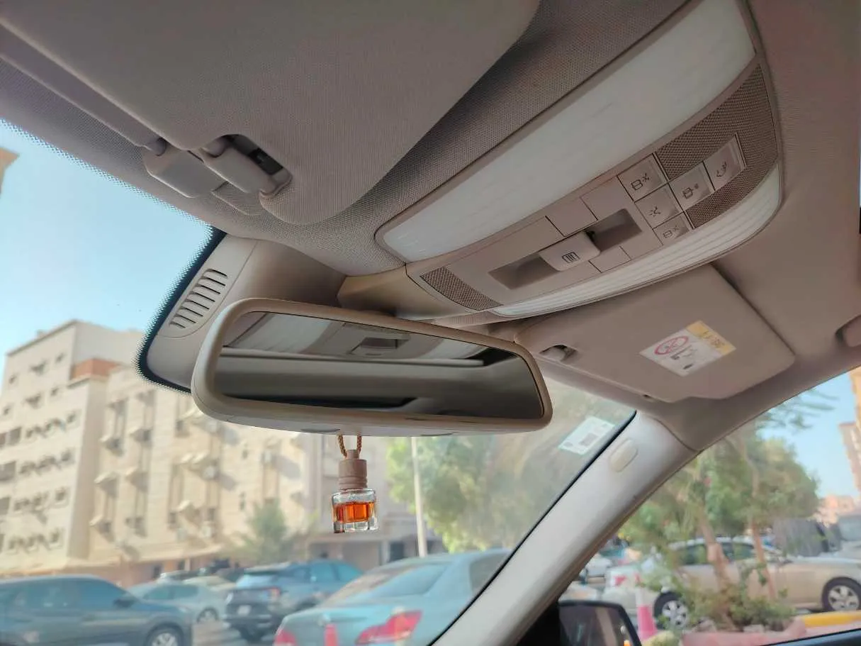 Car image 32