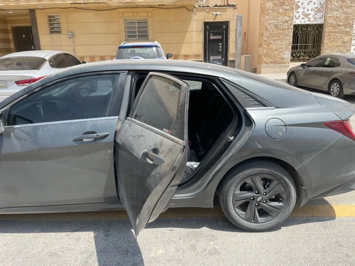 Car image 15